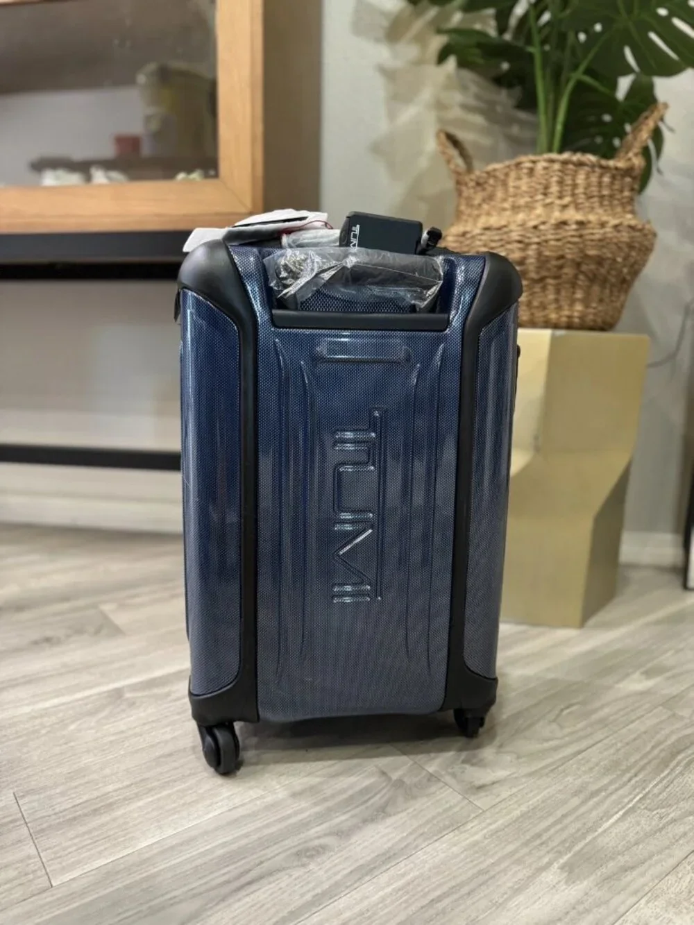 NEW! TUMI 22